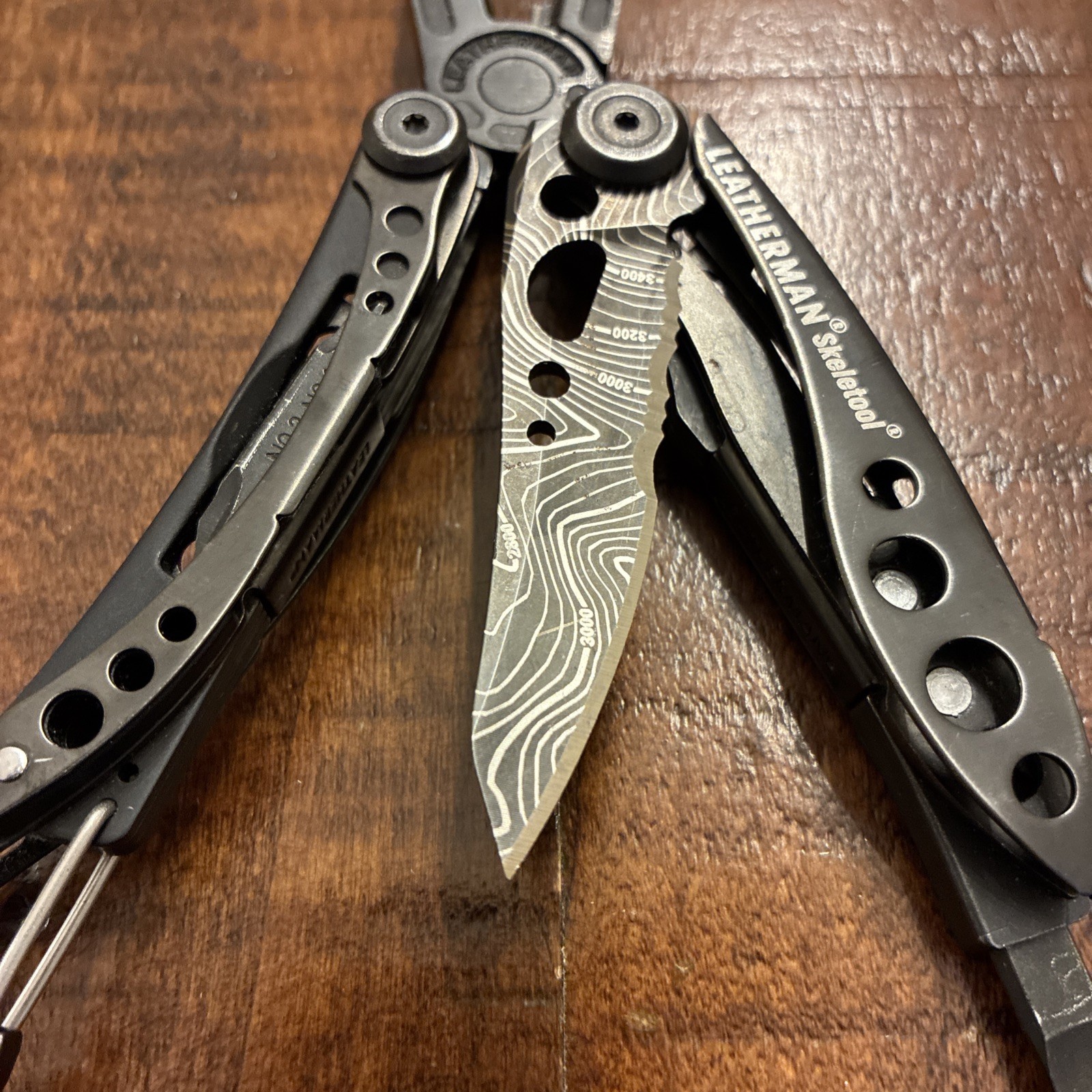 Leatherman Skeletool Multi-Tool – Topo – Black – Nice!