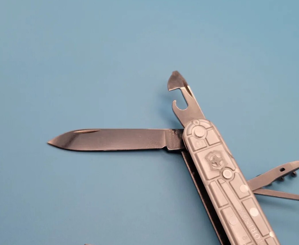 Victorinox 91mm SilverTech Huntsman Swiss Army Knife – Scissors Saw Screwdrivers