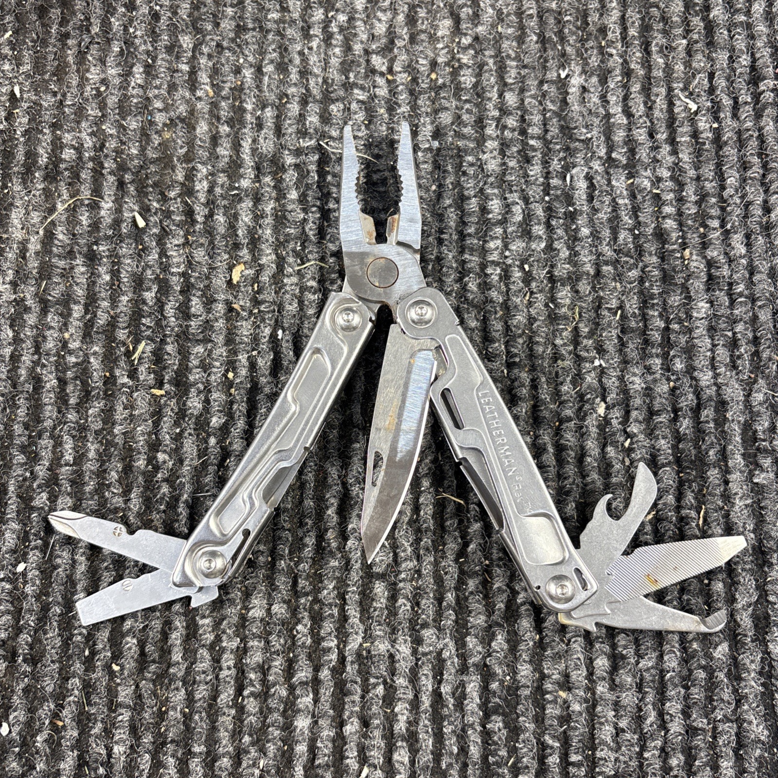 Leatherman Rev 3.8″ Multi-Tool, Stainless! USED (050)