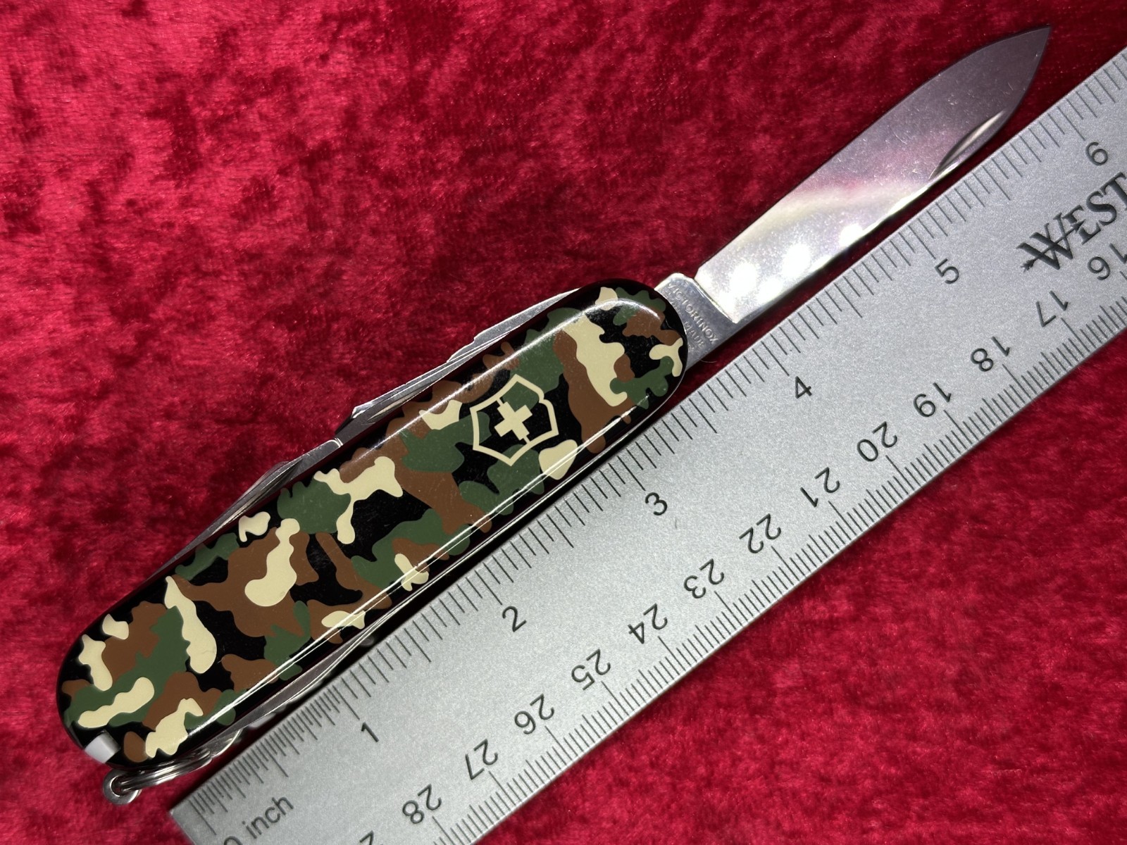 Victorinox SwissChamp Green Camo Swiss Army Knife 91mm 21 Tool 8 Layer (675)
