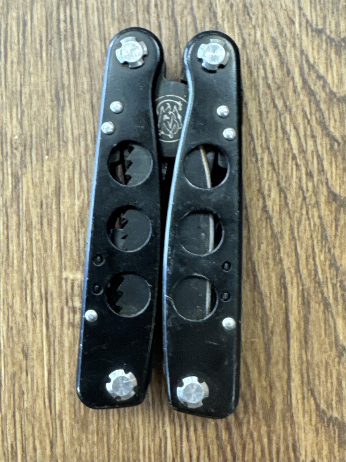 Used Smith & Wesson 16 Function Multi-Tool Black Knife