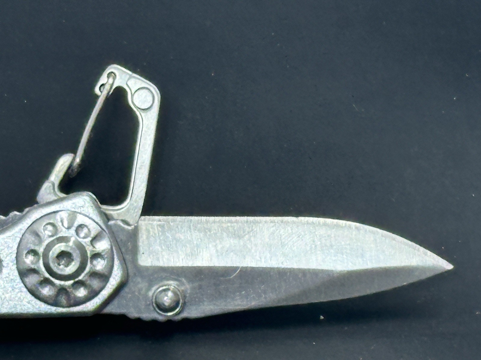 Columbia 9 Function Multi-Tool New Condition Pliers, Knife, Screw Drivers
