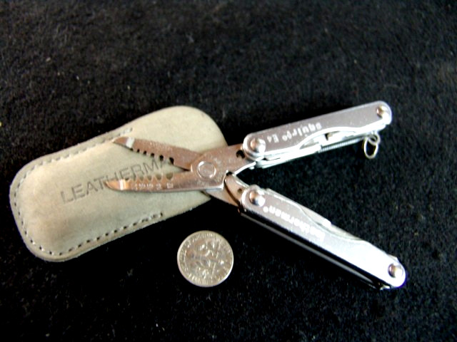 LEATHERMAN SQUIRT E4-ELECTRICIAN WIRE STRIPPER MULITOOL-RETIRED-w/ LEATHER POUCH