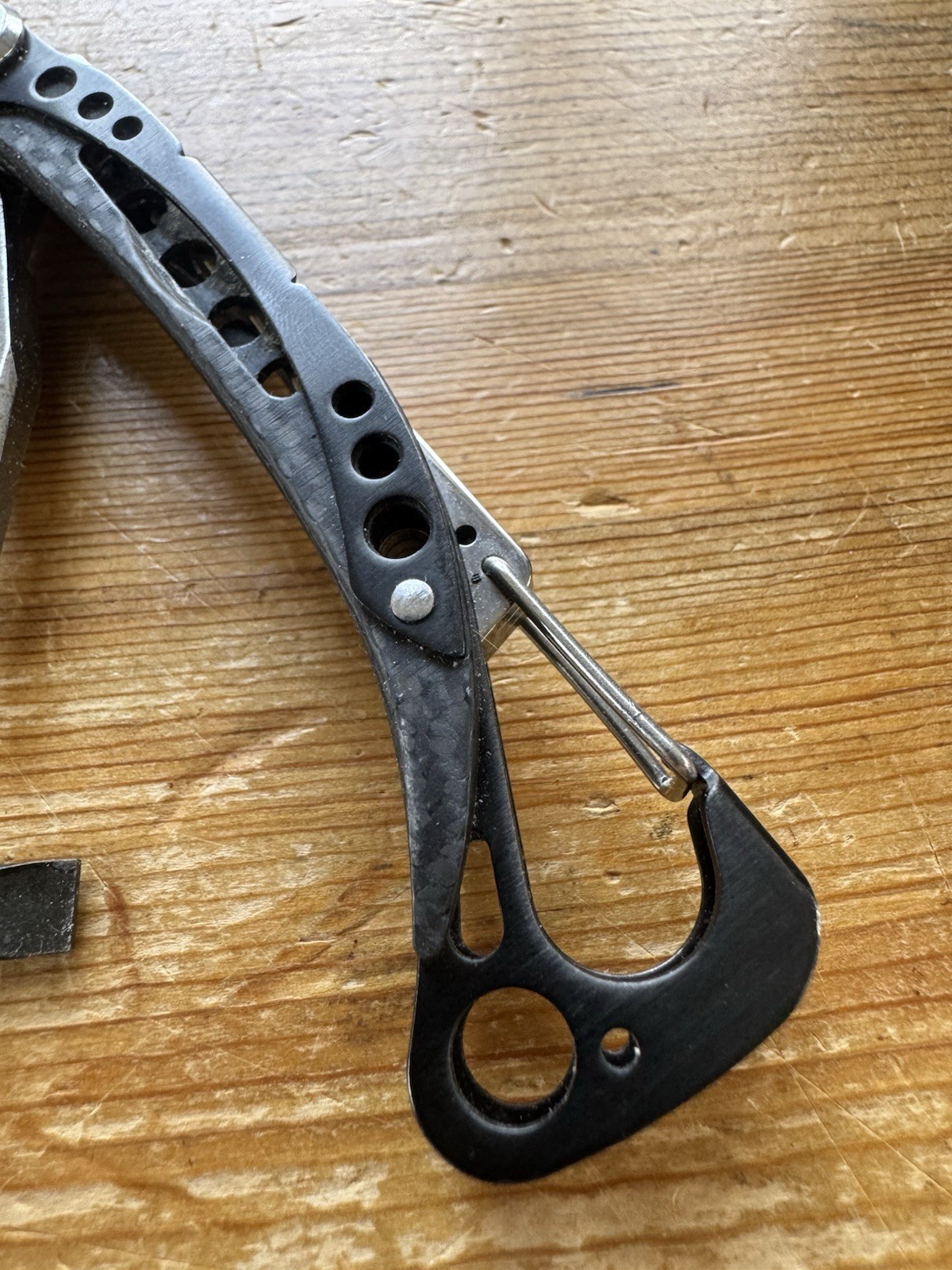 Leatherman Skeletool CX Multitool Plain Blade 154CM Steel Carbon Fiber