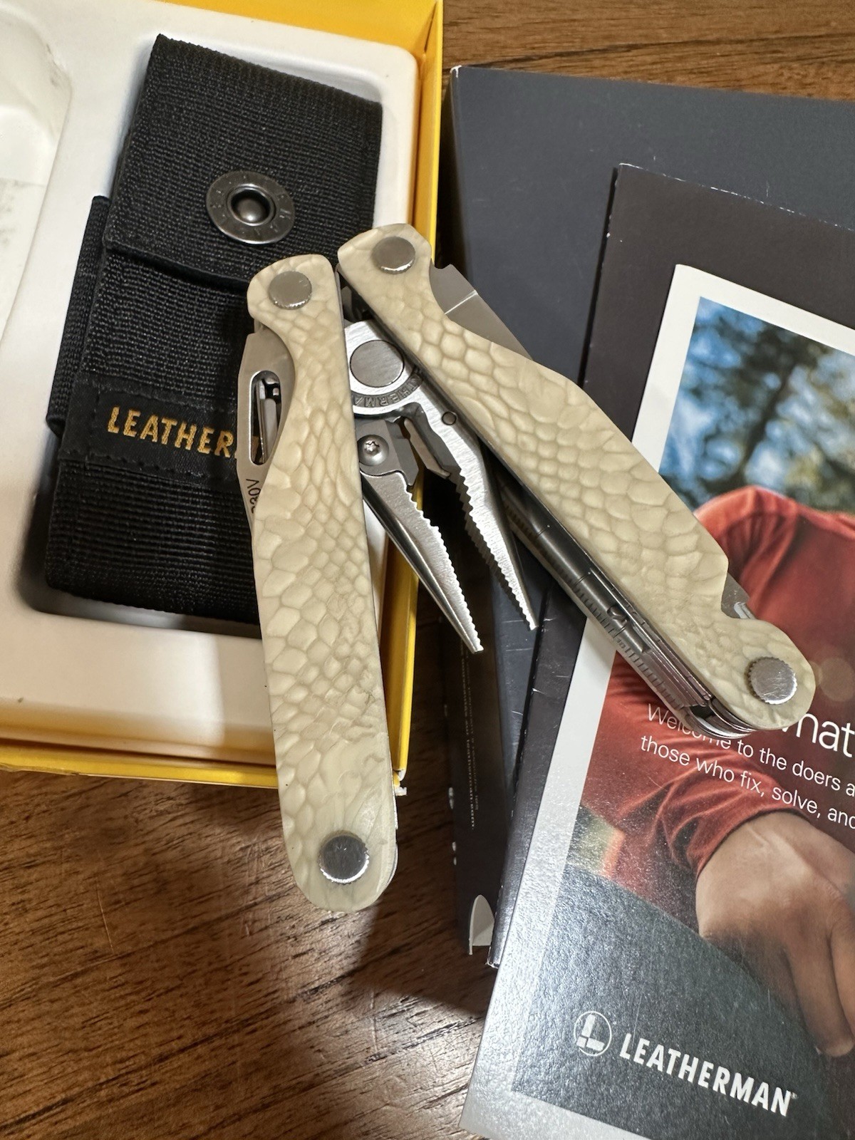 Leatherman Charge TTi, Custom Hand Made G10 White Juma Dragon Scales, S30V