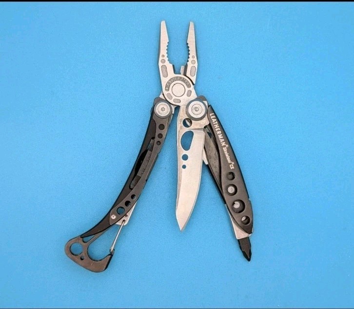 Leatherman Skeletool CX Multitool Plain Edge Knife!