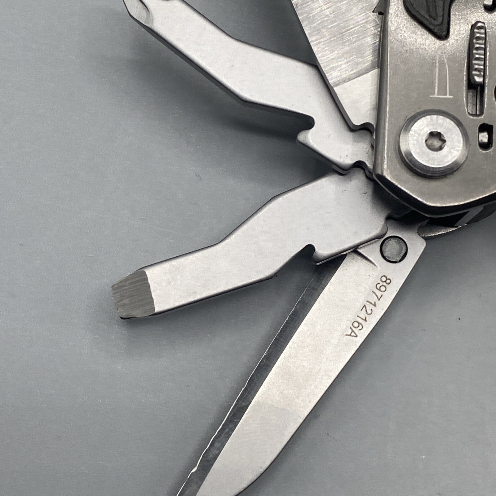 Gerber Bear Grylls Ultimate Multi tool with Sheath – Gray