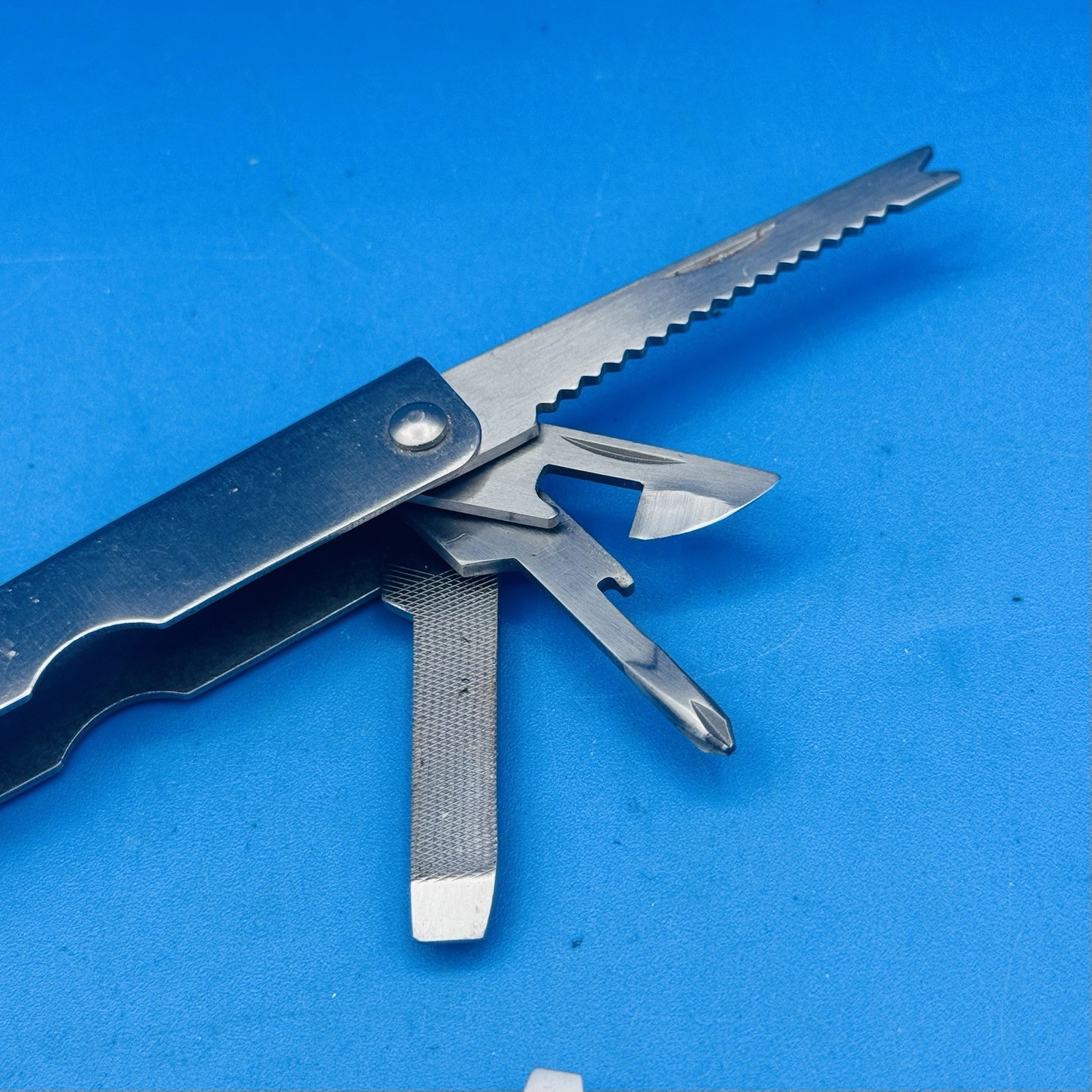 7-in-1 Meade Multi Tool Pliers Knife Saw File Screwdrivers EDC Tool