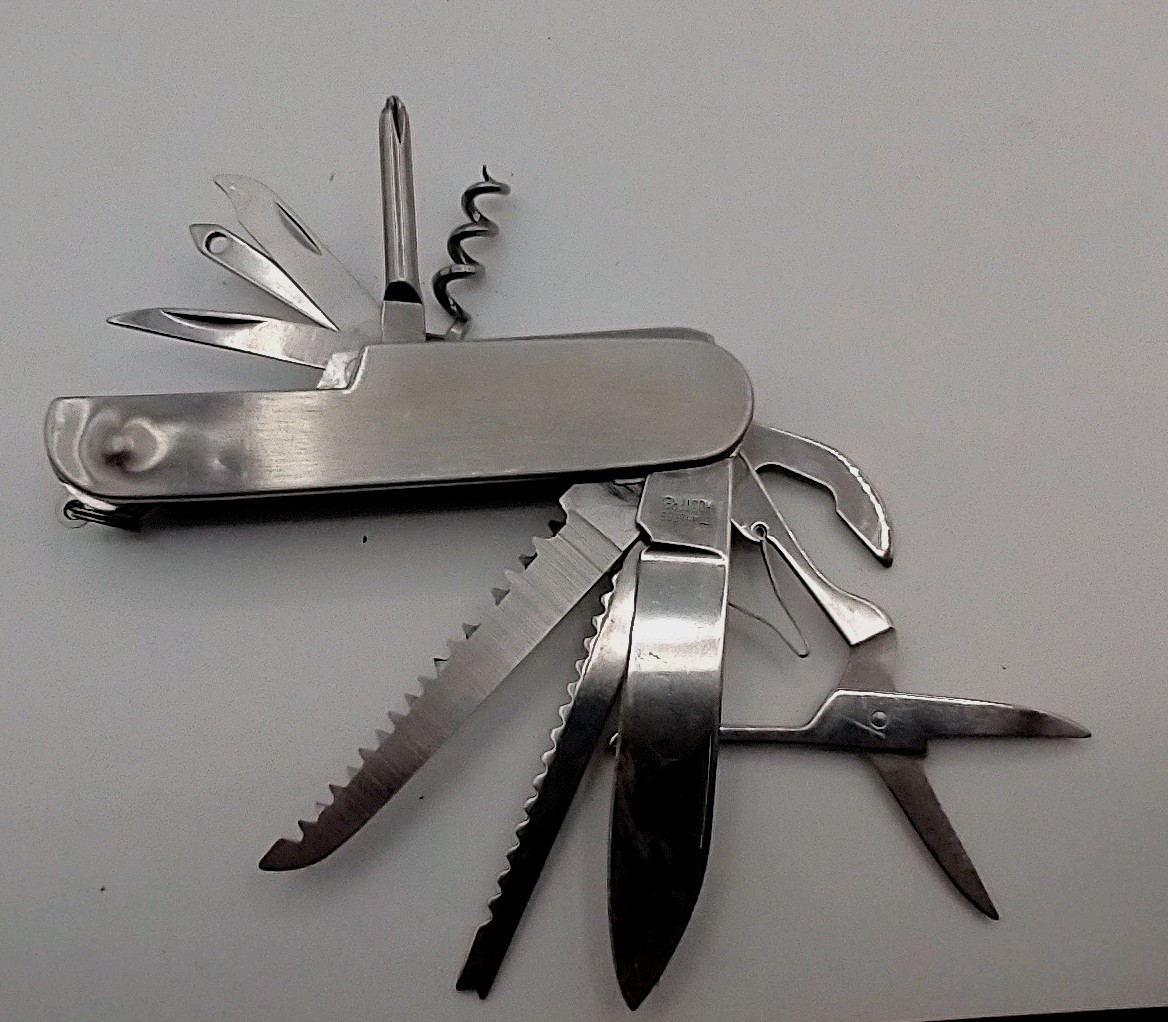 Multi Tools / Knives – Lot of 2