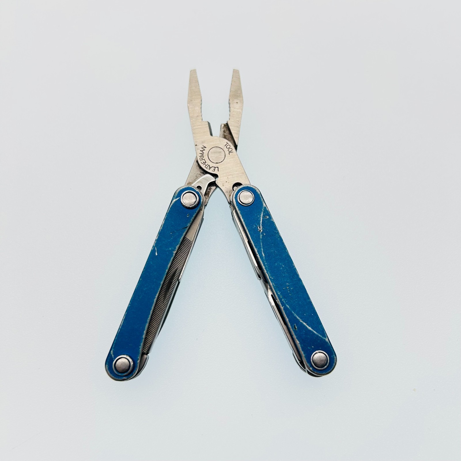 Leatherman Squirt PS4 BLUE – 8-in-1 Keychain Multi-Tool Discontinued (CODE19)