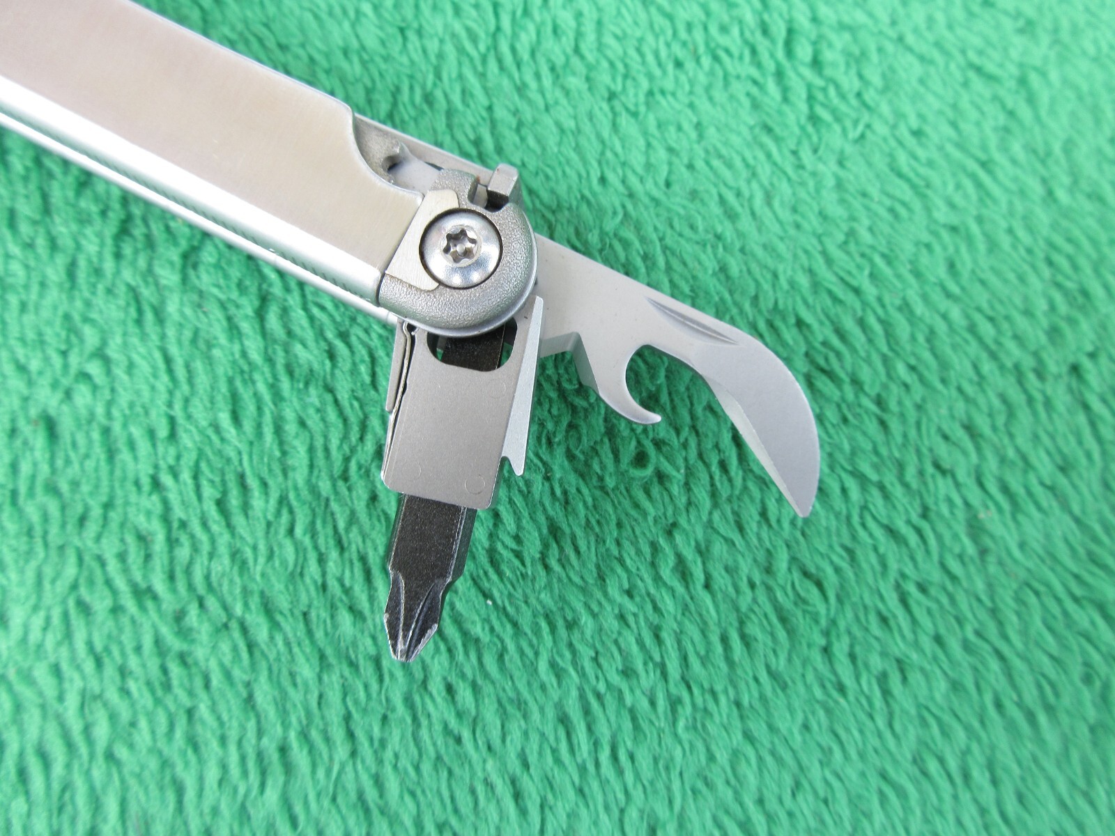 Leatherman Wave Multi Tool Folding Knife w/ Sheath #221