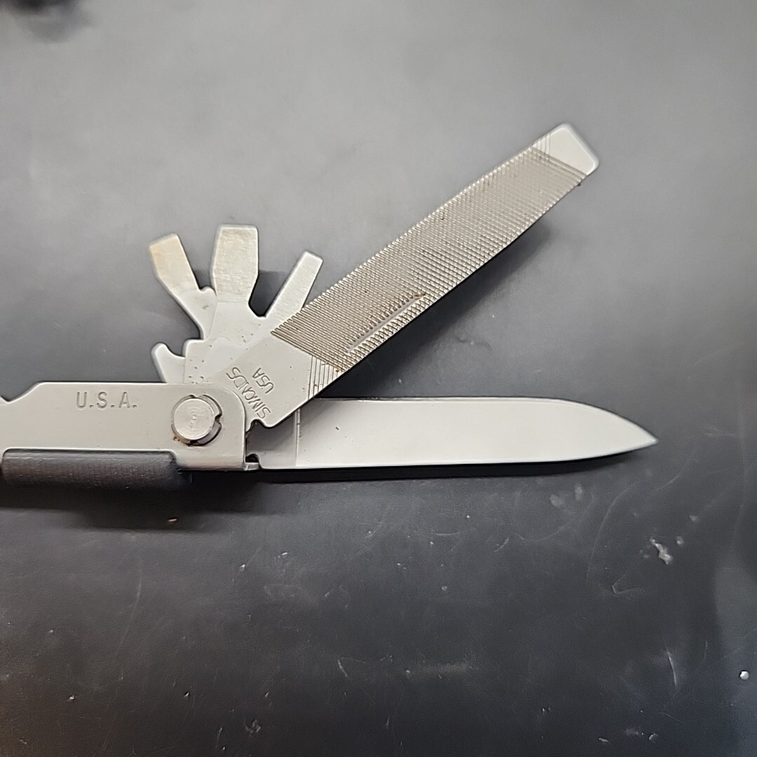 Gerber MP600 Multi-Tool Needlenose, Carbide Cutters, 12 Tool Folding Pliers