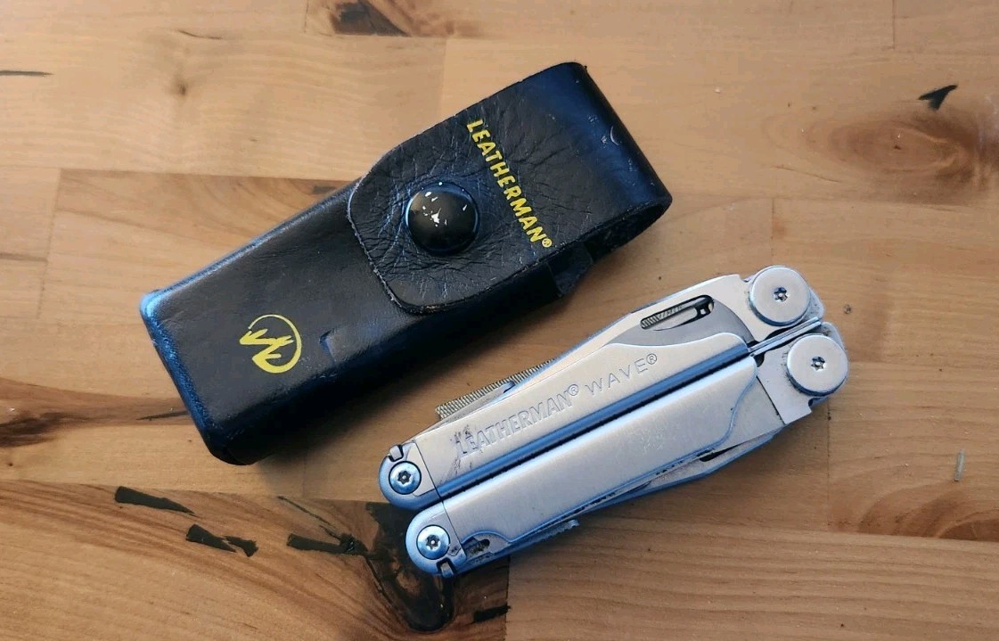 Leatherman Wave Multi-Tool Pliers Pocket Knife w/ Sheath – Great Condition – X39