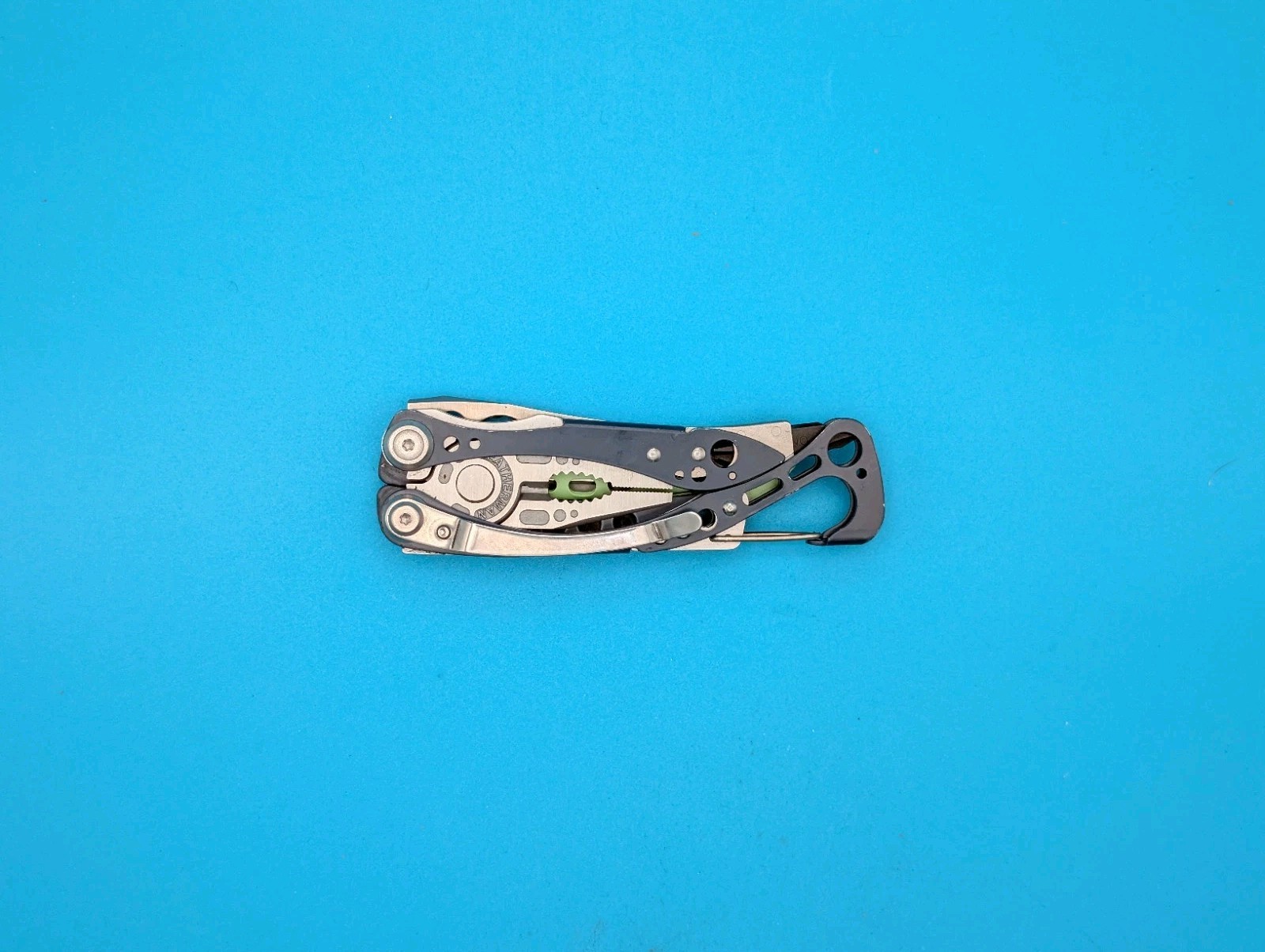 Leatherman Skeletool CX Multitool Plain Edge Knife!