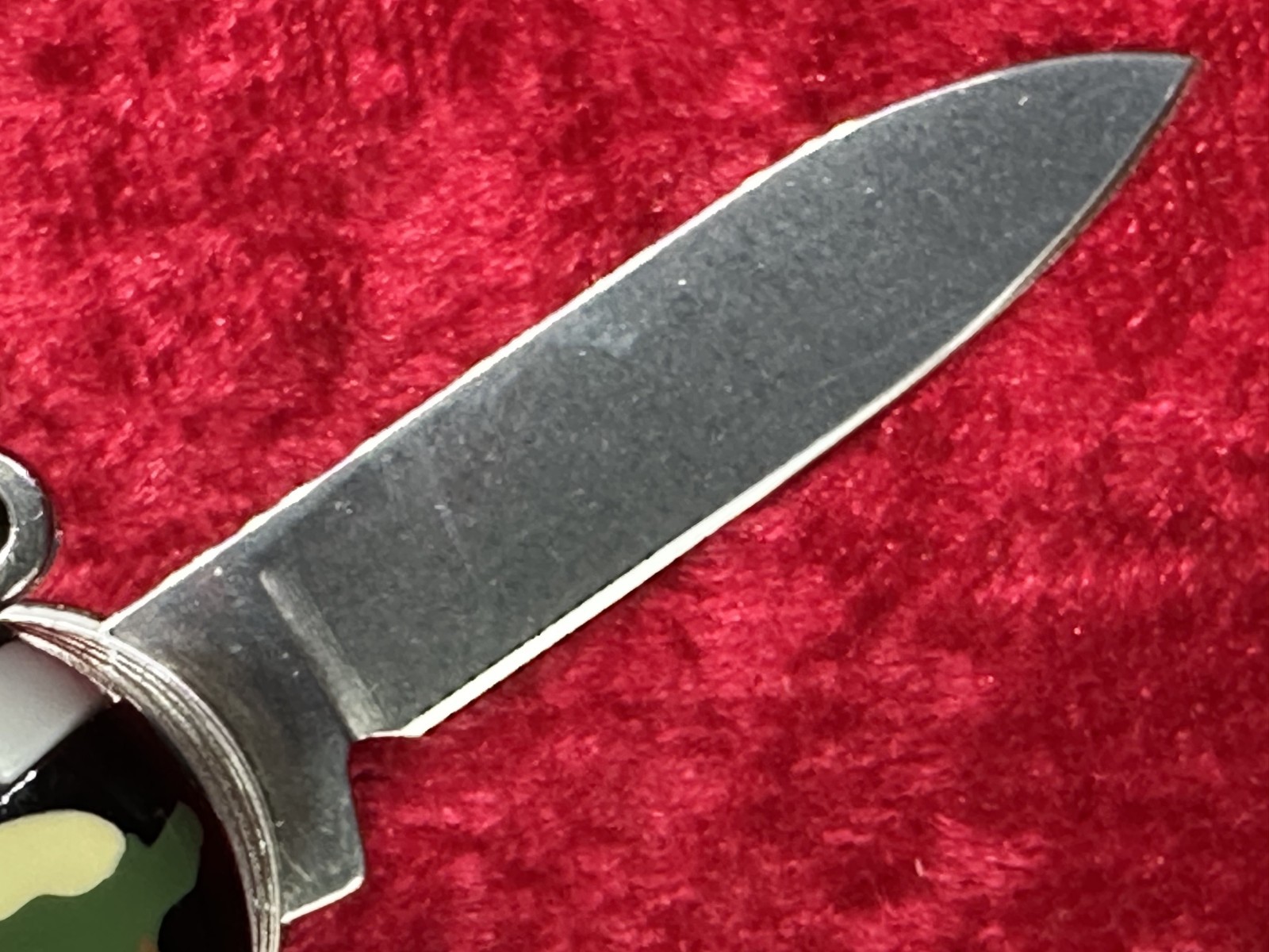 Victorinox SwissChamp Green Camo Swiss Army Knife 91mm 21 Tool 8 Layer (690)