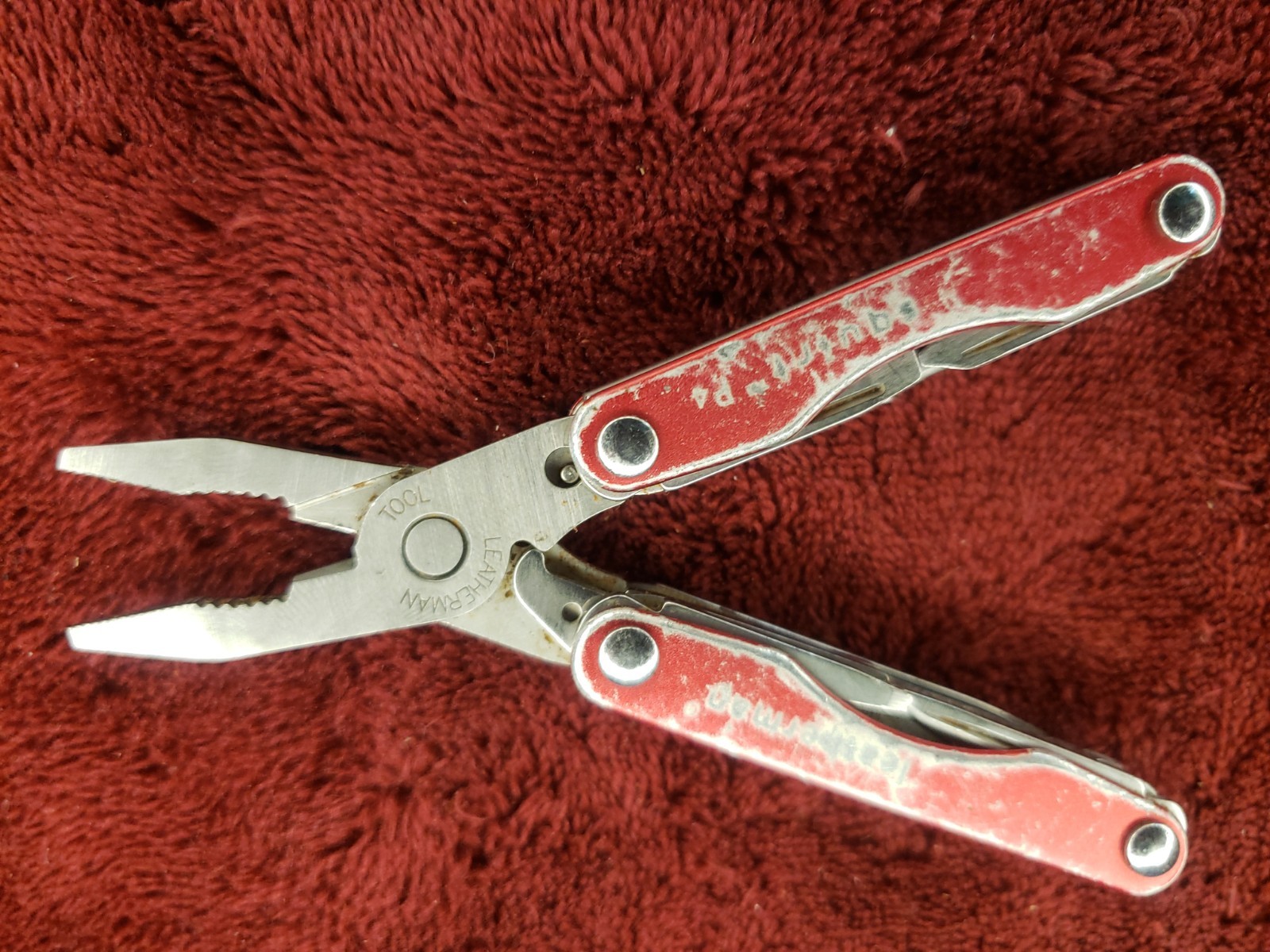 🔪 Leatherman Squirt P4 Multi-Tool Red
