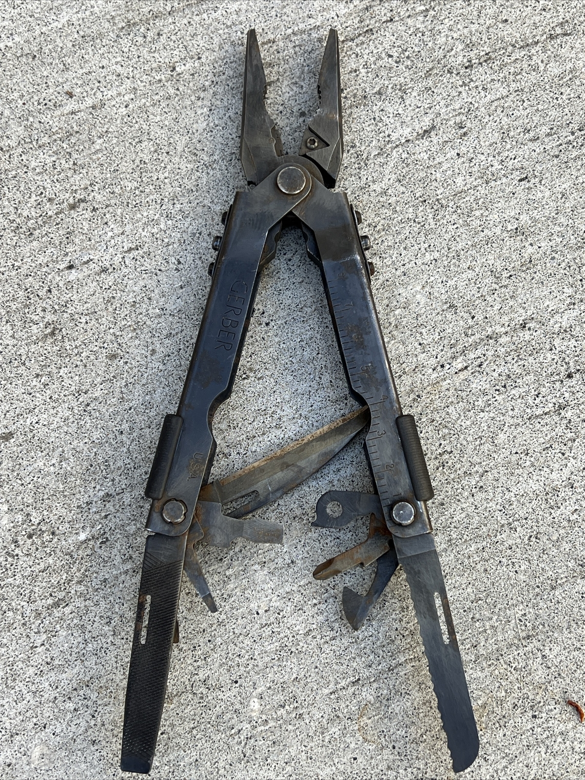 Gerber MP600 Multi-Tool Multi-Plier Black Oxide ( See Pictures )