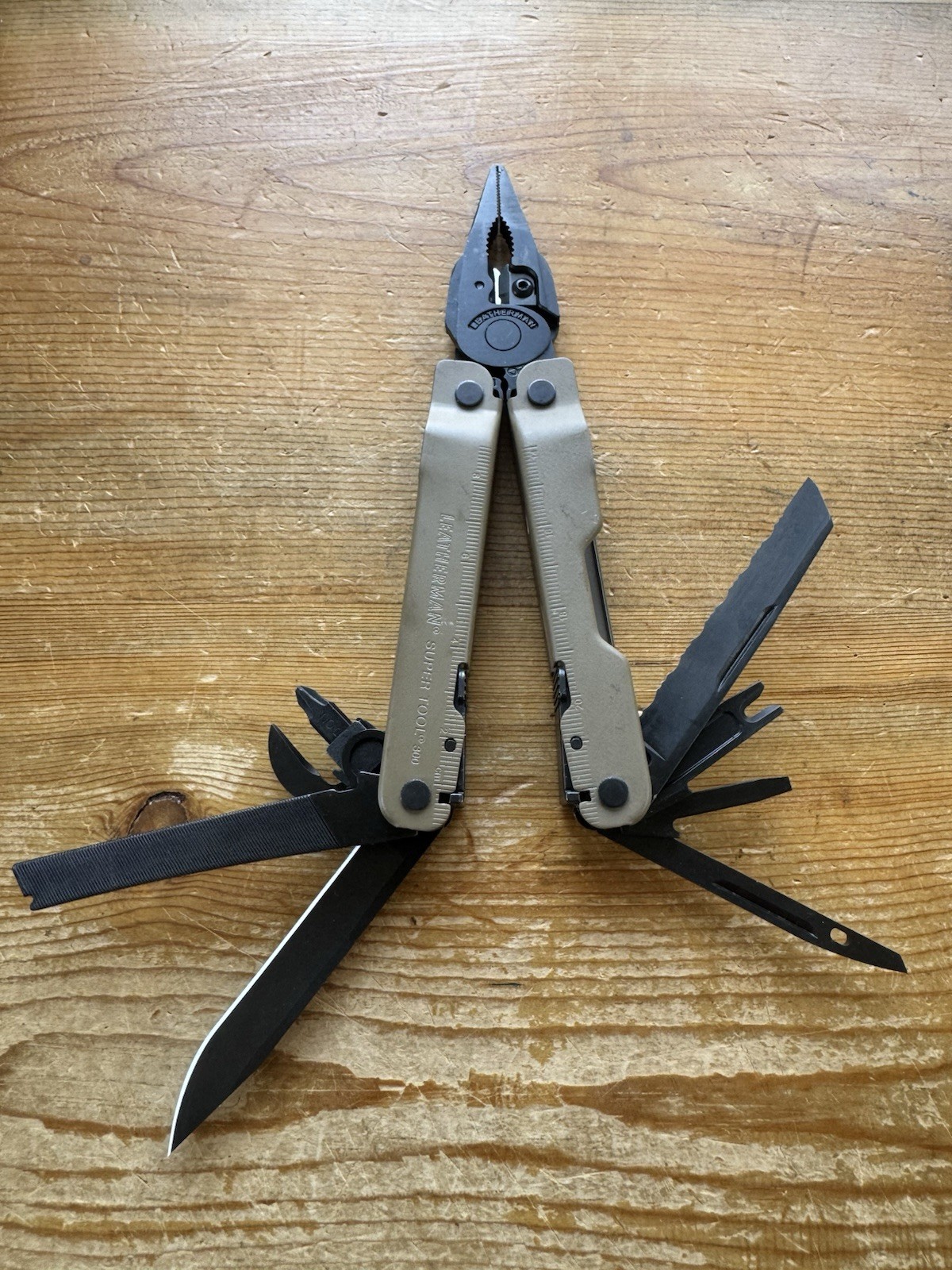 Leatherman Super Tool 300M Multitool Coyote Tan Black Oxide w/ Brush Adapter
