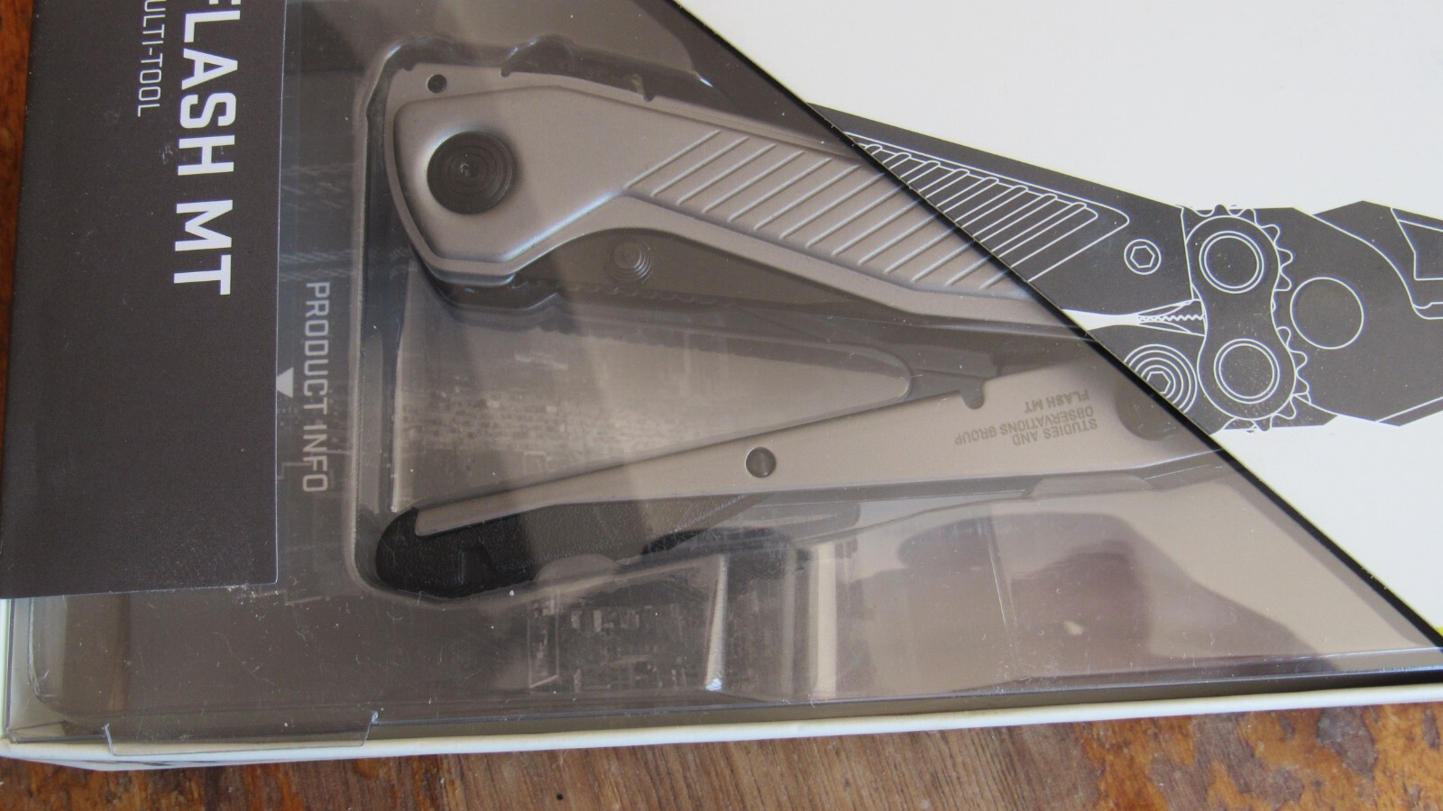 SOG Flash MT 7 tool Multi-Tool CRYO D2 Blade Stainless Steel Handle Black Grey