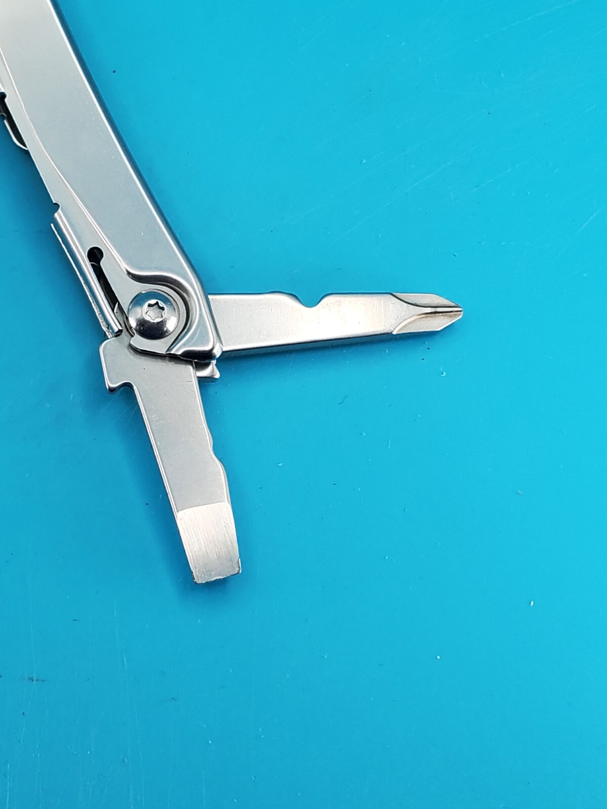 Leatherman Rev 3.8″ Multi-Tool, Stainless! EXCELLENT!