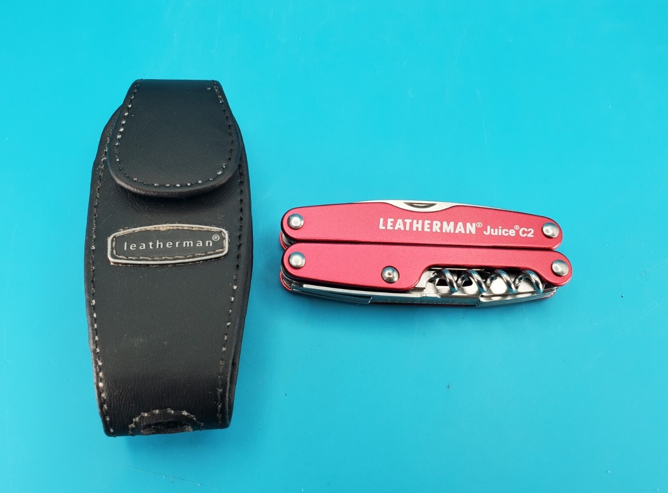 Leatherman Juice C2 Red Multi Tool! RETIRED! MINT! WITH LEATHER SHEATH!
