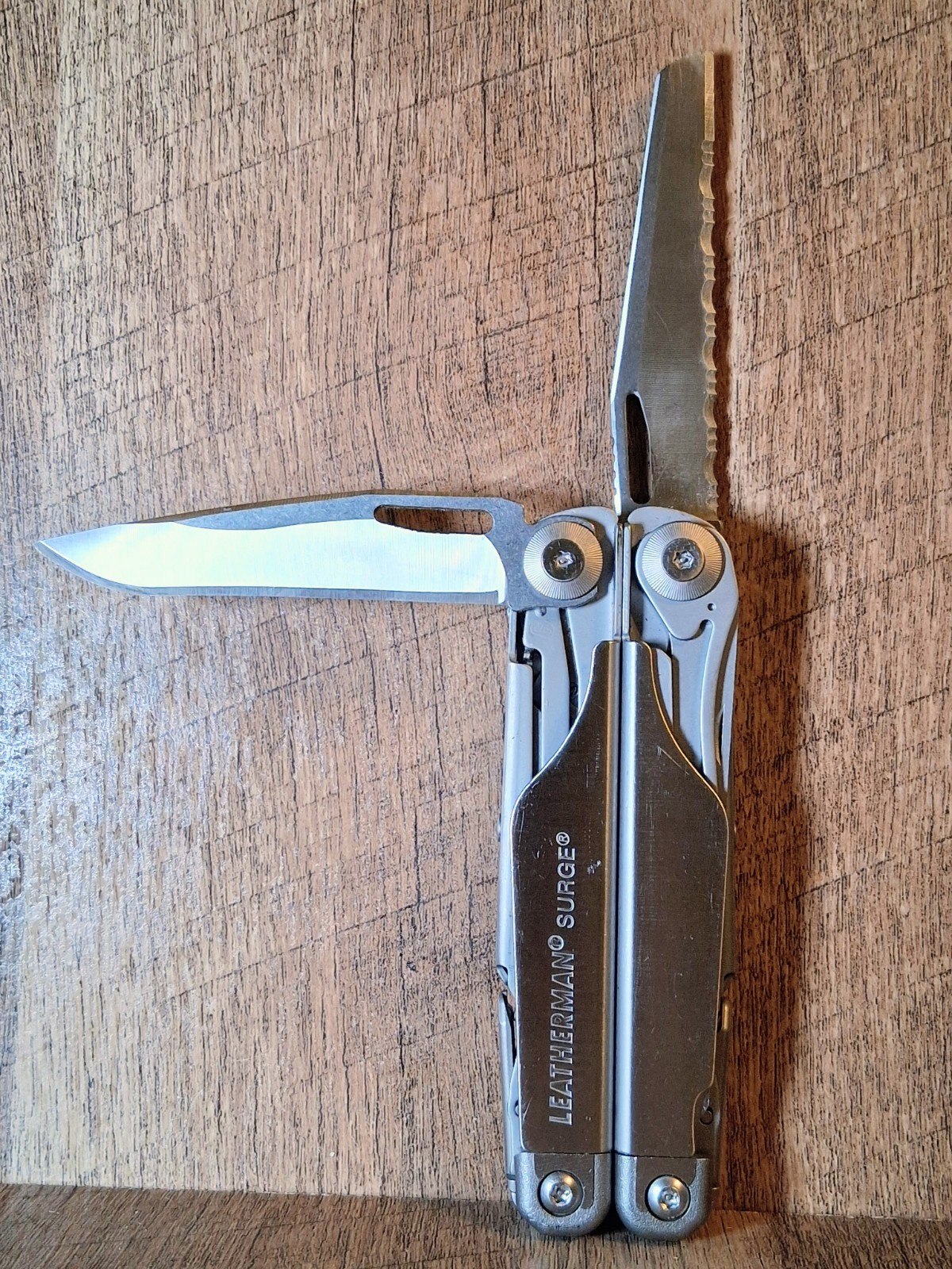 Leatherman Surge Multi-Tool Stainless Steel – Near Mint