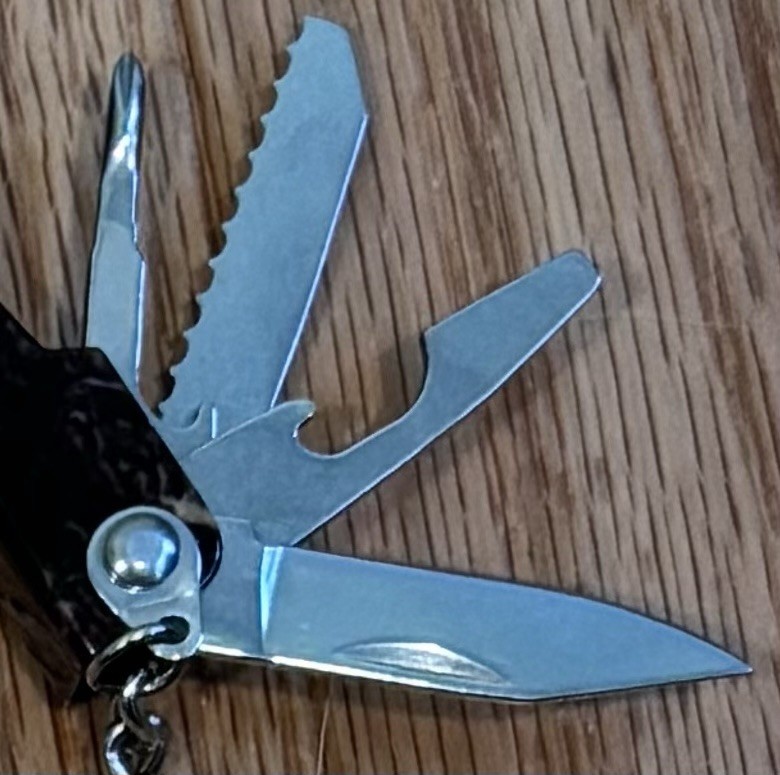 Camouflage Multi-Tool Flashlight Knife Pliers Key Chain Screwdriver Bottle Opene