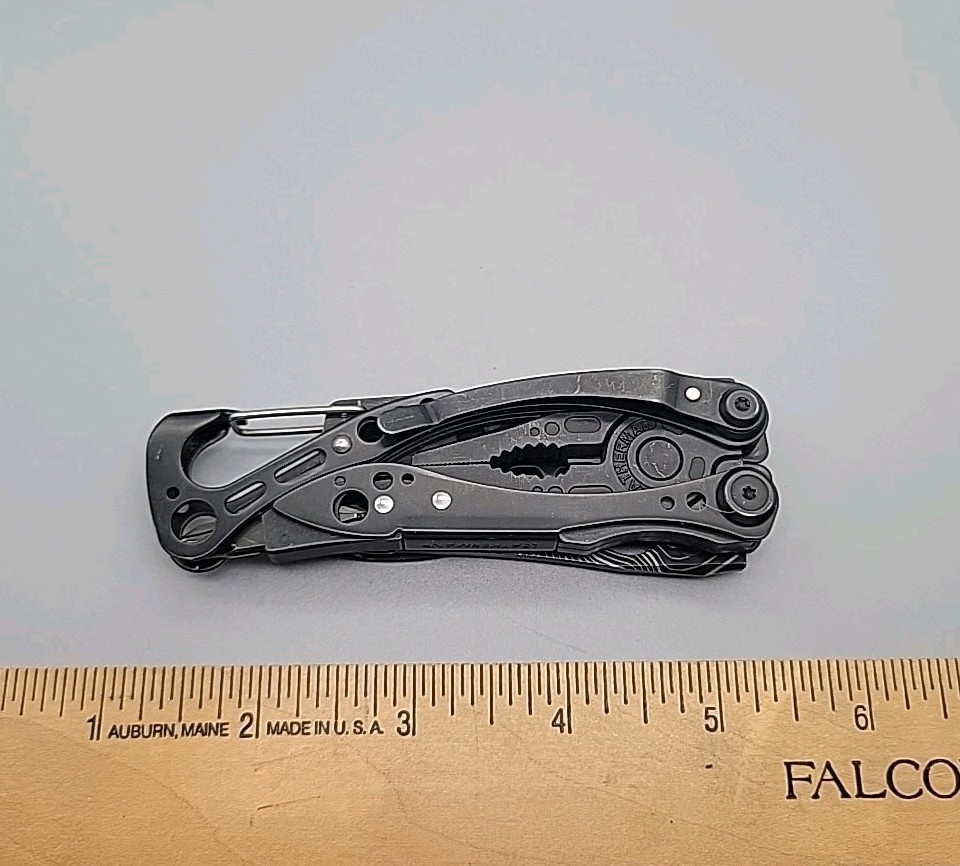 Leatherman Topo Skeletool Multi-Tool – Dated 0917 – Pliers, Combo Blade