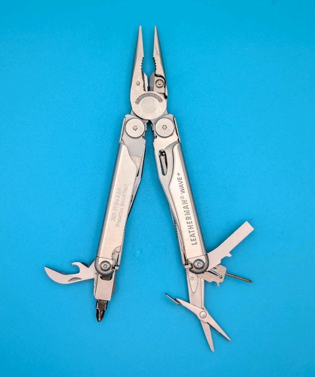 Leatherman Wave Plus + Multi-Tool! FAST SHIPPING! WITH SHEATH! * 2021 ORE & ASH*