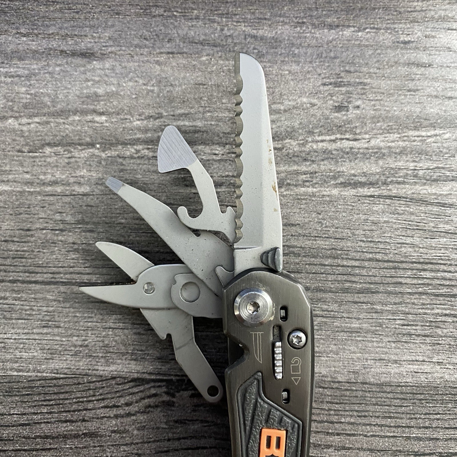 Gerber Bear Grylls Ultimate Gray Stainless Steel Multi-Tool Pliers 12 Tool