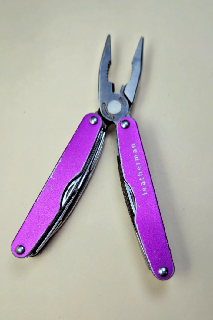 Leatherman Juice XE6 Purple Multi-Tool – Retired Collectable