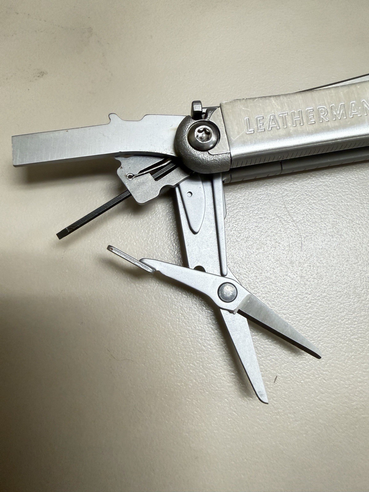 Leatherman Wave Multi-Tool Stainless Steel Pliers Knife with Screwdriver