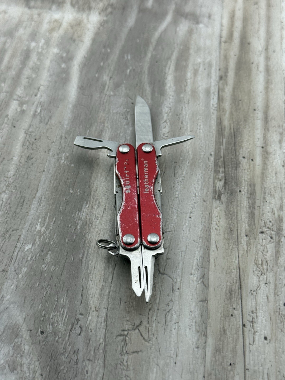 Leatherman Squirt P4 Keychain Multitool Pliers Red Aluminum