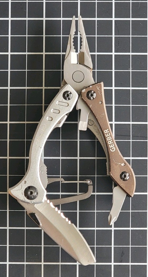 Gerber (3x) CRUCIAL Multi-Tools (1x Green, 2x Brown)