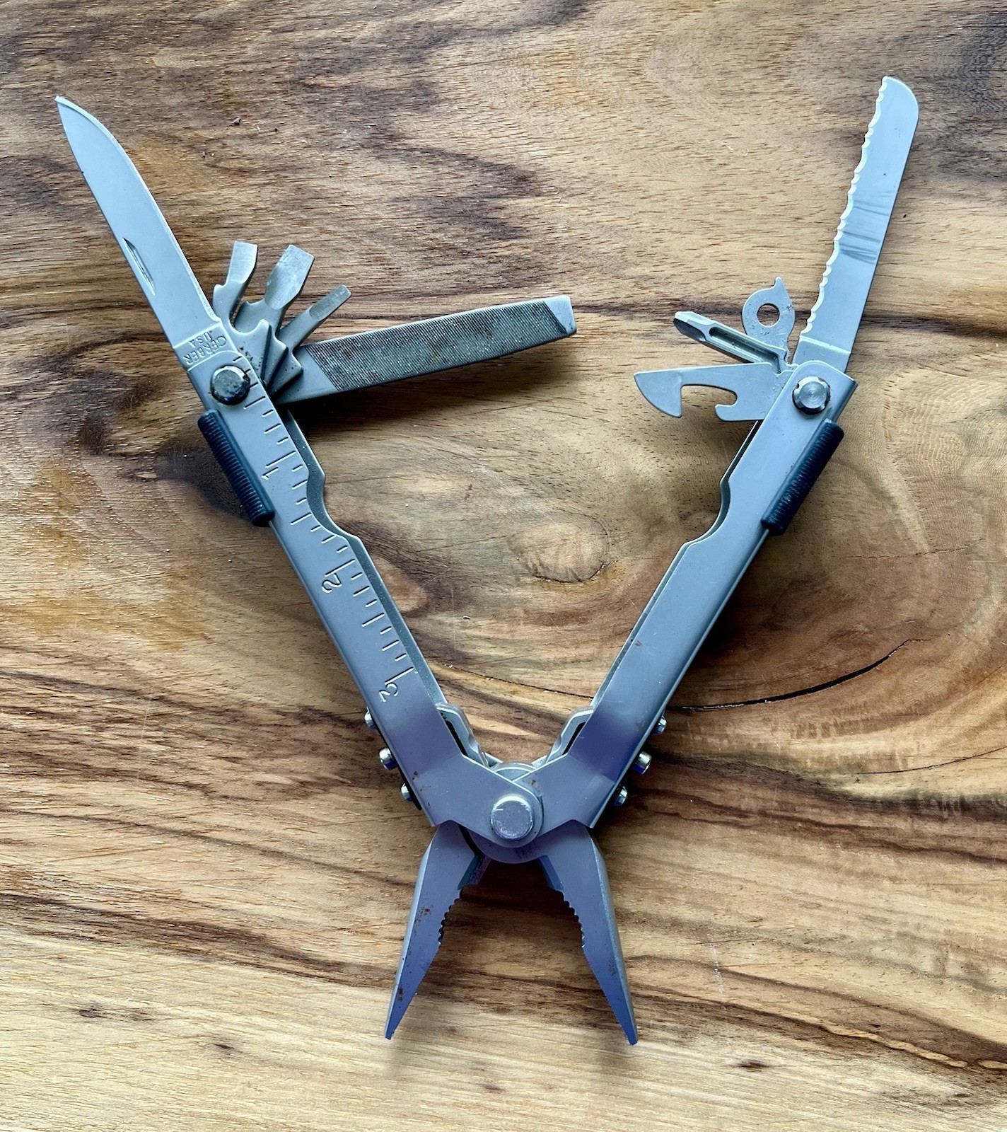 Gerber Multi-Plier Multi-Tool, MP-600, Stainless; Pre-owned. See Photos.