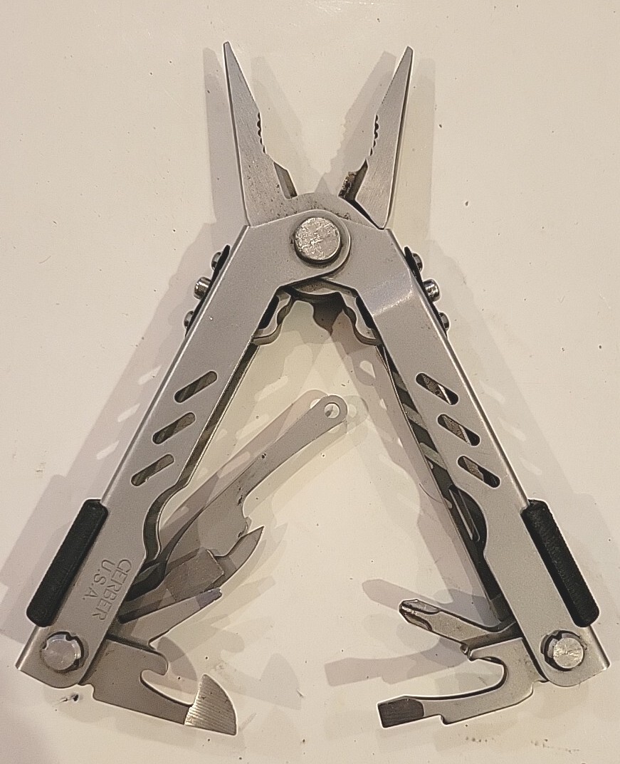 Gerber MP400 Folding Multi-Tool Knife Hunting Camping Hiking Prepper EUC