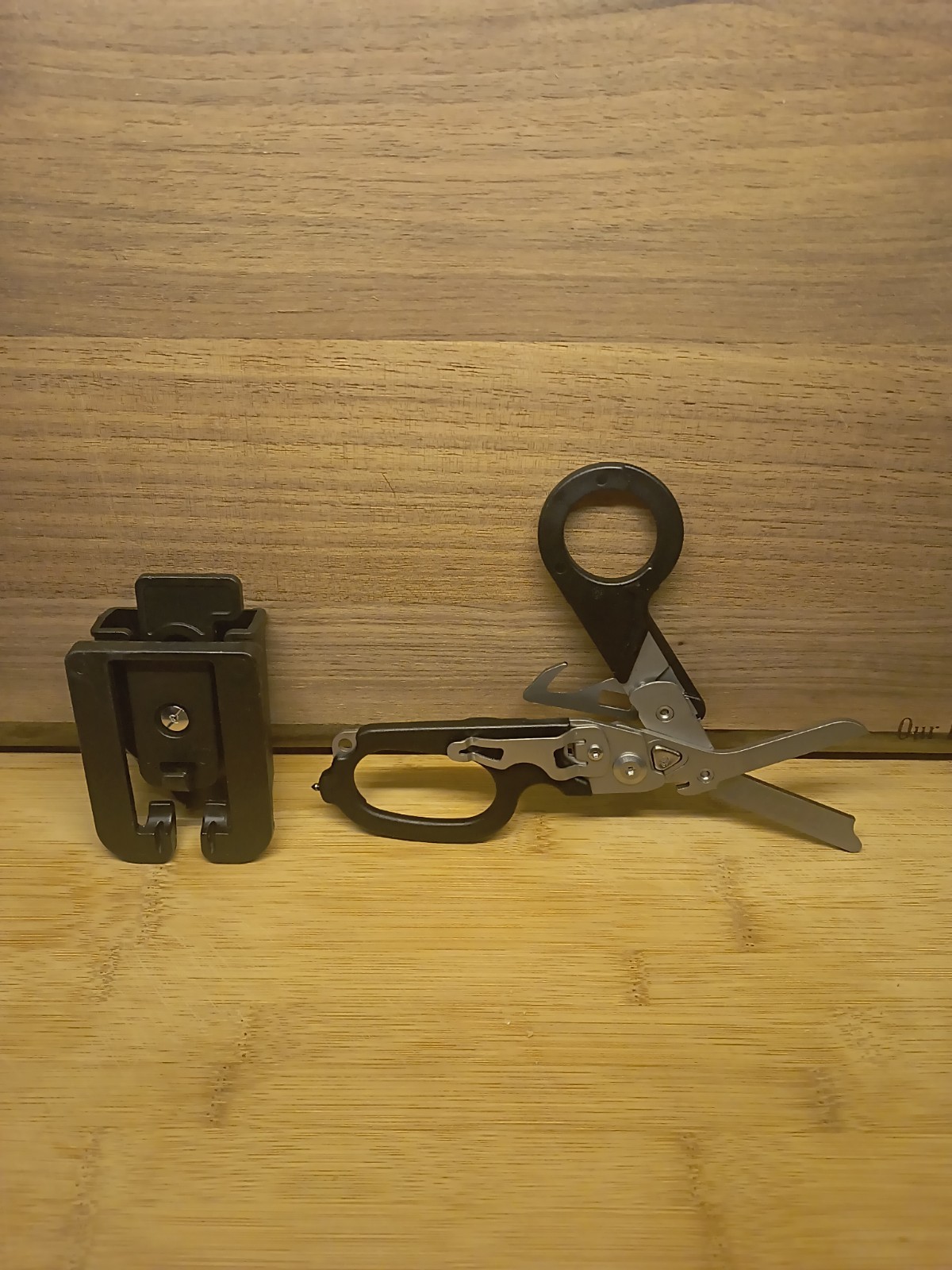 6 In 1 Trauma Shears Multi Tool Compared To Raptor Black/Stainless/Carry Case