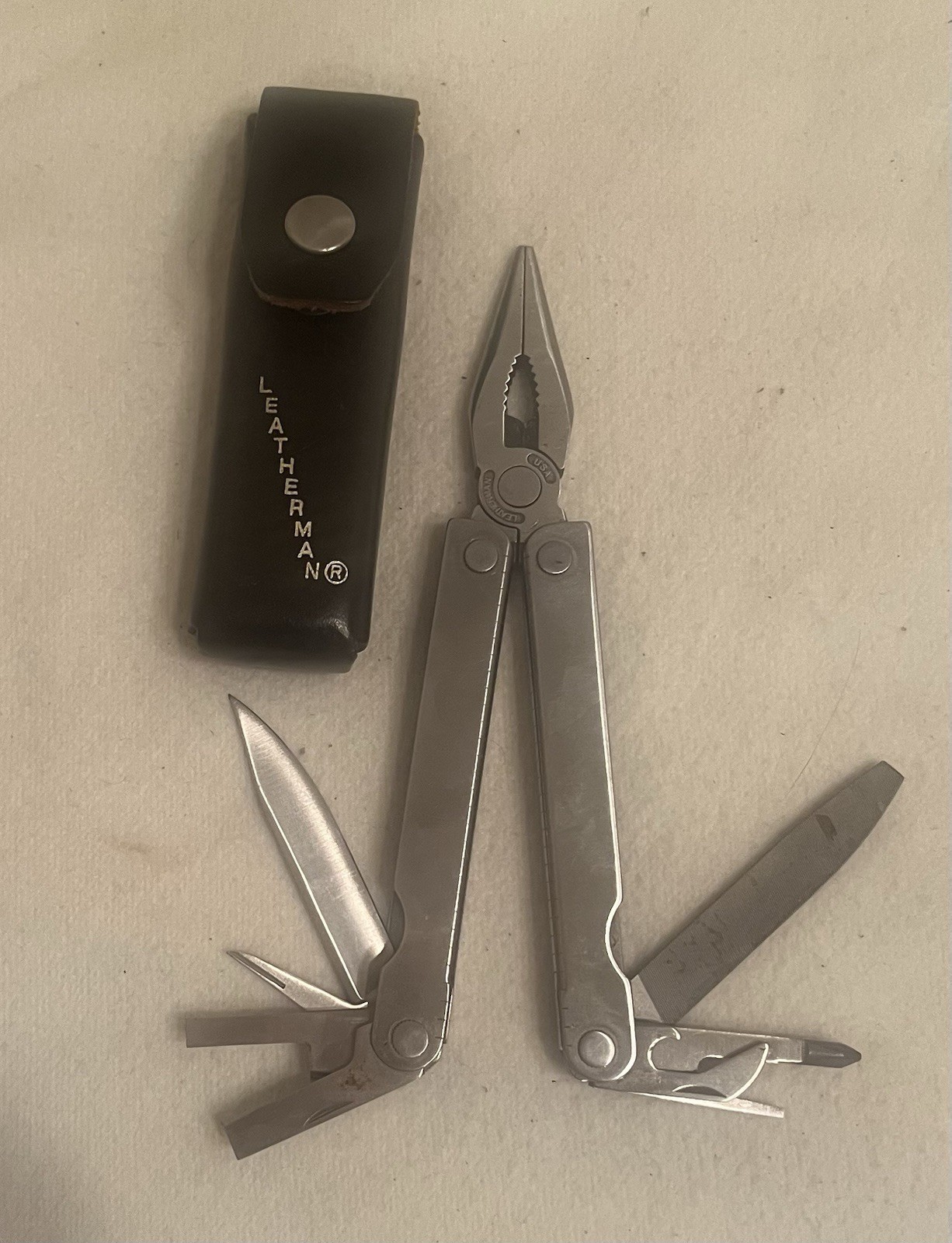 Leatherman Pocket Survival Tool Multitool PST TM 1325473 Leather Sheath