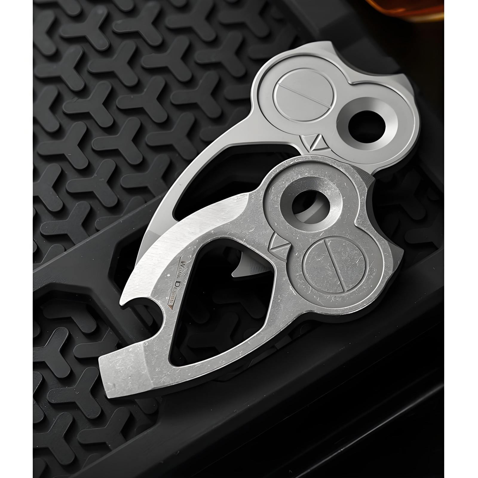 Multi-Tool Keychain Pry Bar Pocket Tool Owl Shape EDC Titanium Alloy