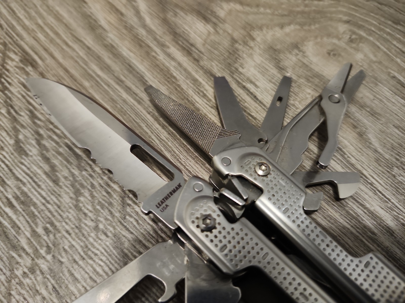 Leatherman Free P2 Multi-Tool – Used, Good Condition, W/Sheath