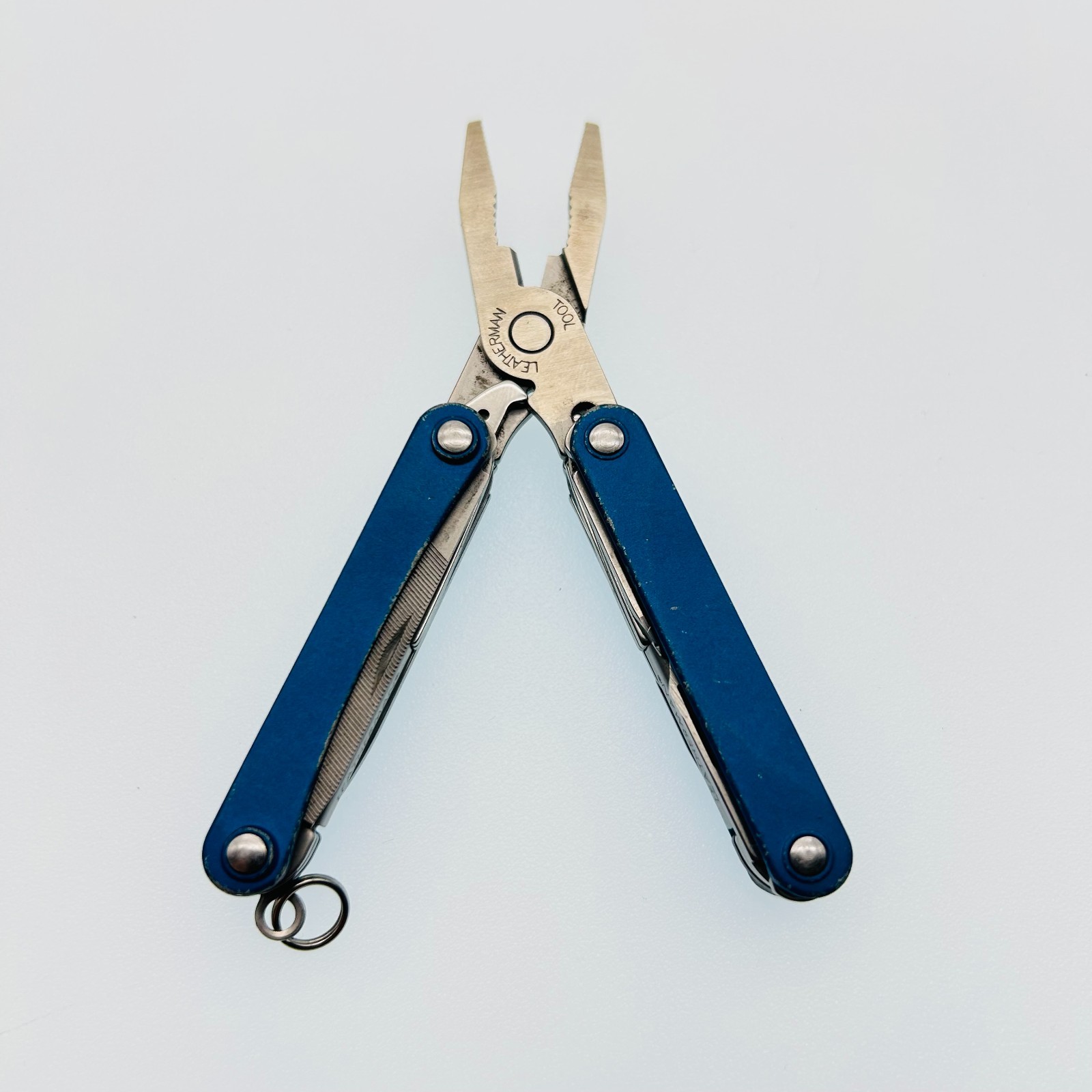 Leatherman Squirt PS4 BLUE – 8-in-1 Keychain Multi-Tool Discontinued (CODE7)