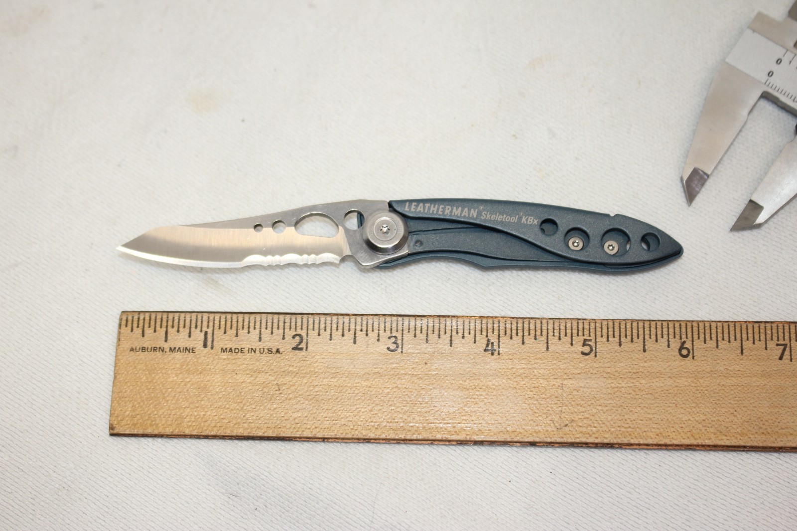 Leatherman Skeletool KBx Pocket Knife EDC Small Half-serrated, Blue, EUC!!!!