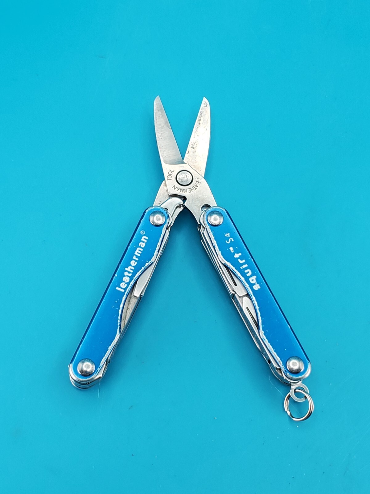 Leatherman “Squirt S4” Stainless Steel Multi Tool! BLUE!