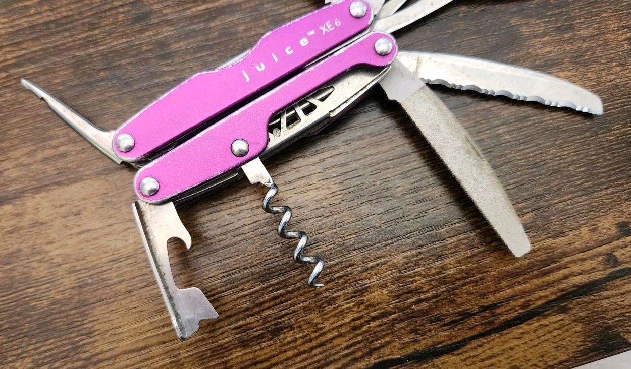 RARE Leatherman Juice XE6 Purple Thunder w/ Sheath – Great Condition D70
