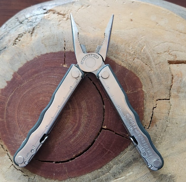 Leatherman Fuse Multi Tool Stainless, USA w/ Plier and Scissors – Great P67