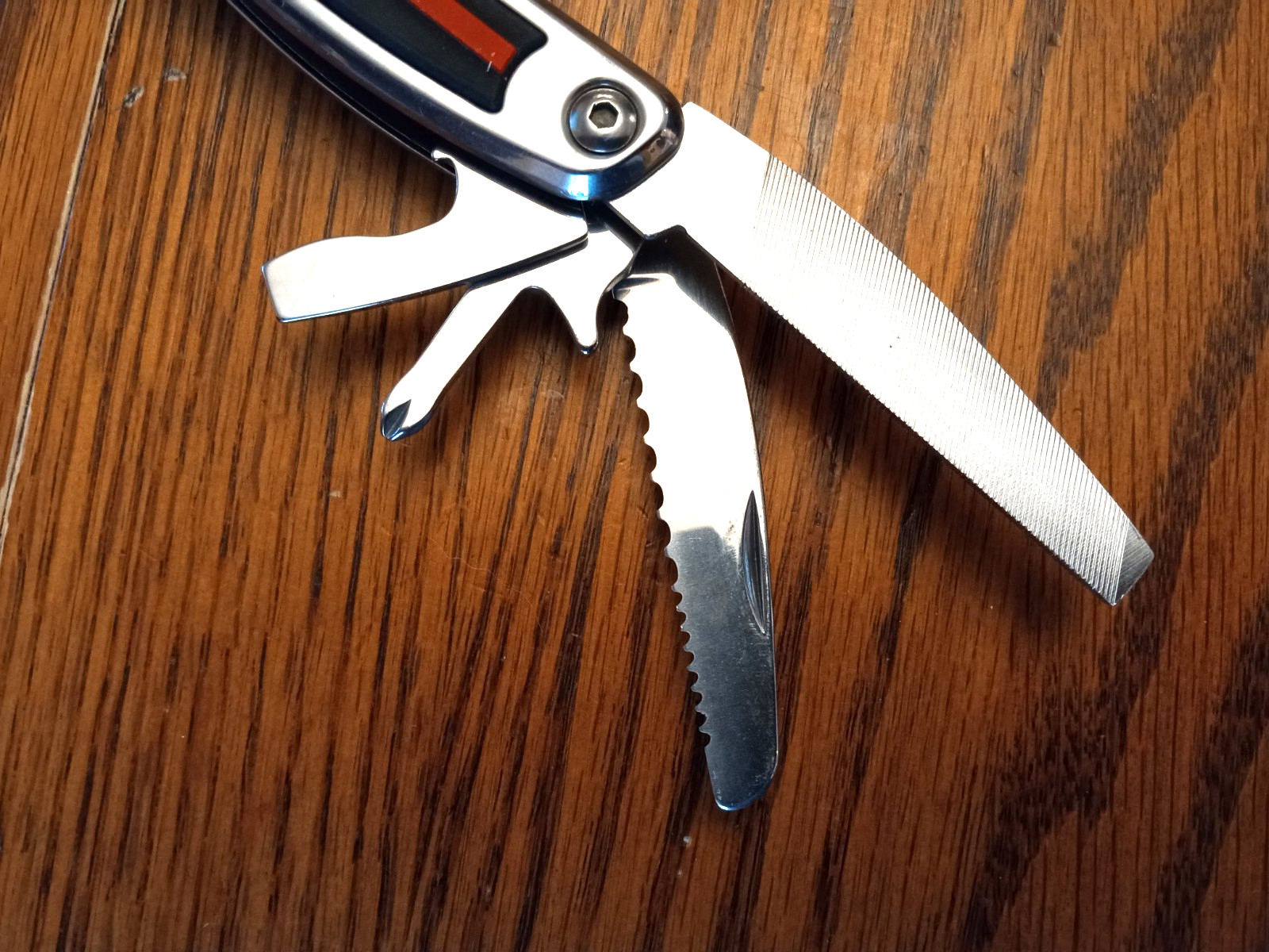 Radio Shack Stainless Steel Multi-Tool w/ 11 Tools. Pocket Knife. Rubber Grip