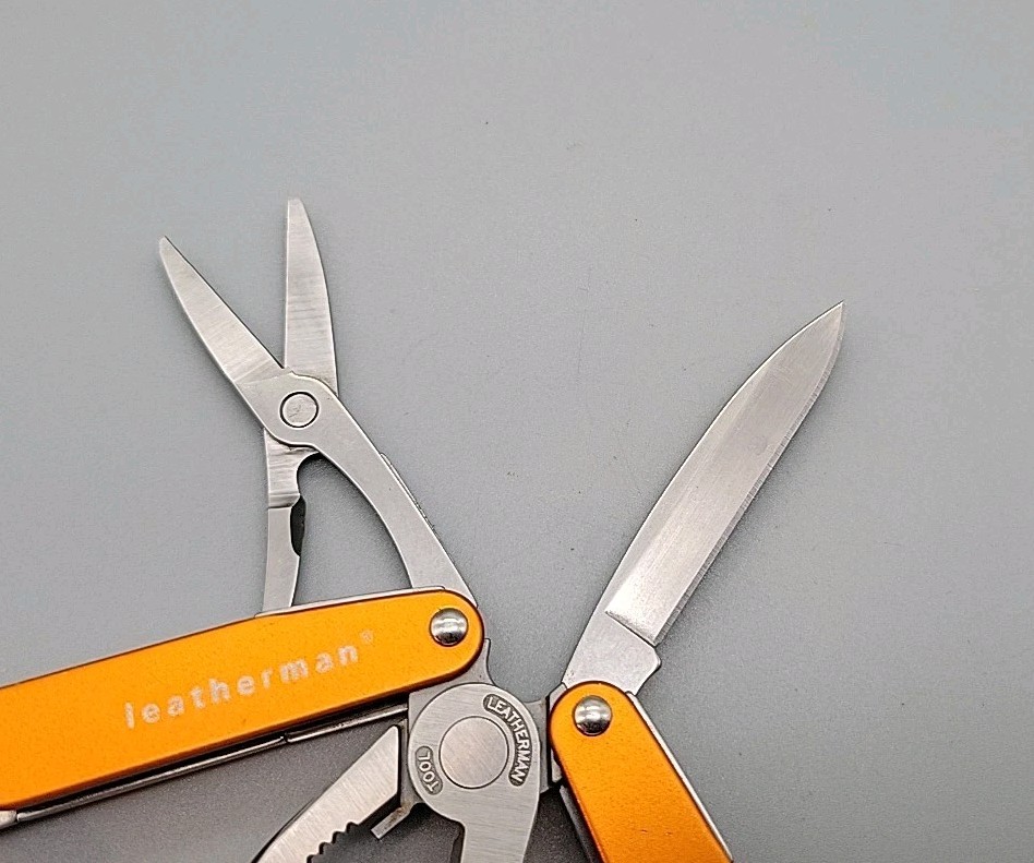 Leatherman JUICE S2 Multi-Tool dated 0407 – Orange – Knife, Pliers – Retired