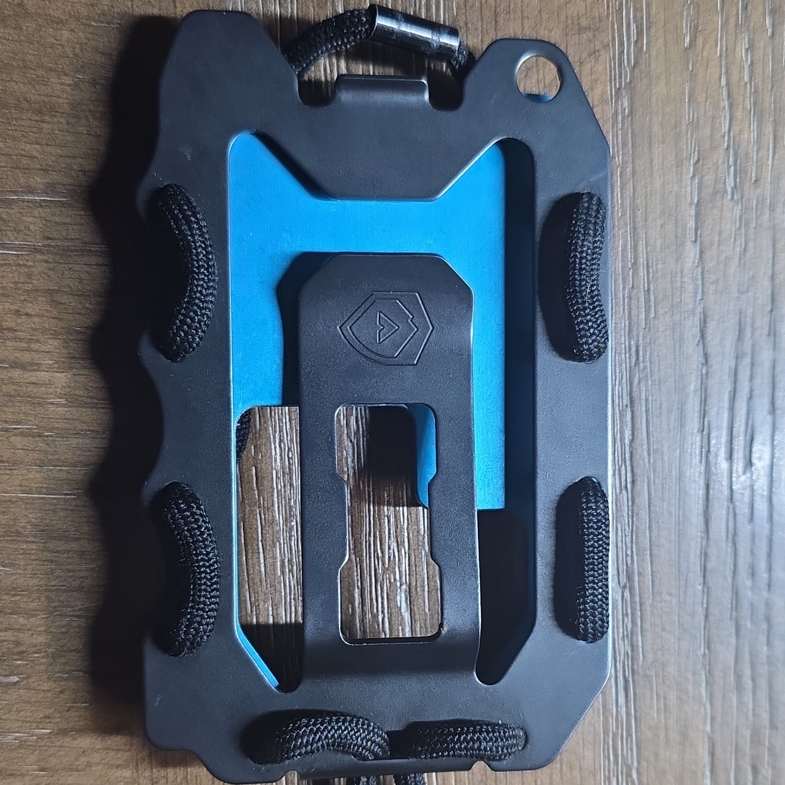 Trayvax Wallet Blue On Black