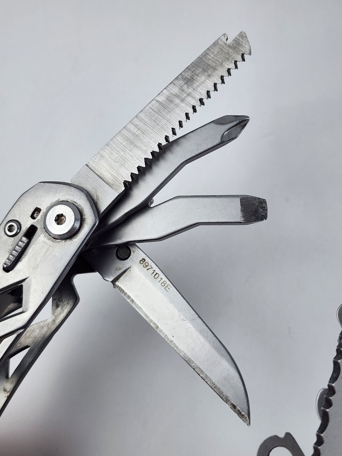 Gerber Suspension Multi-Tool 10 Different Tools w/ Rubber Grip