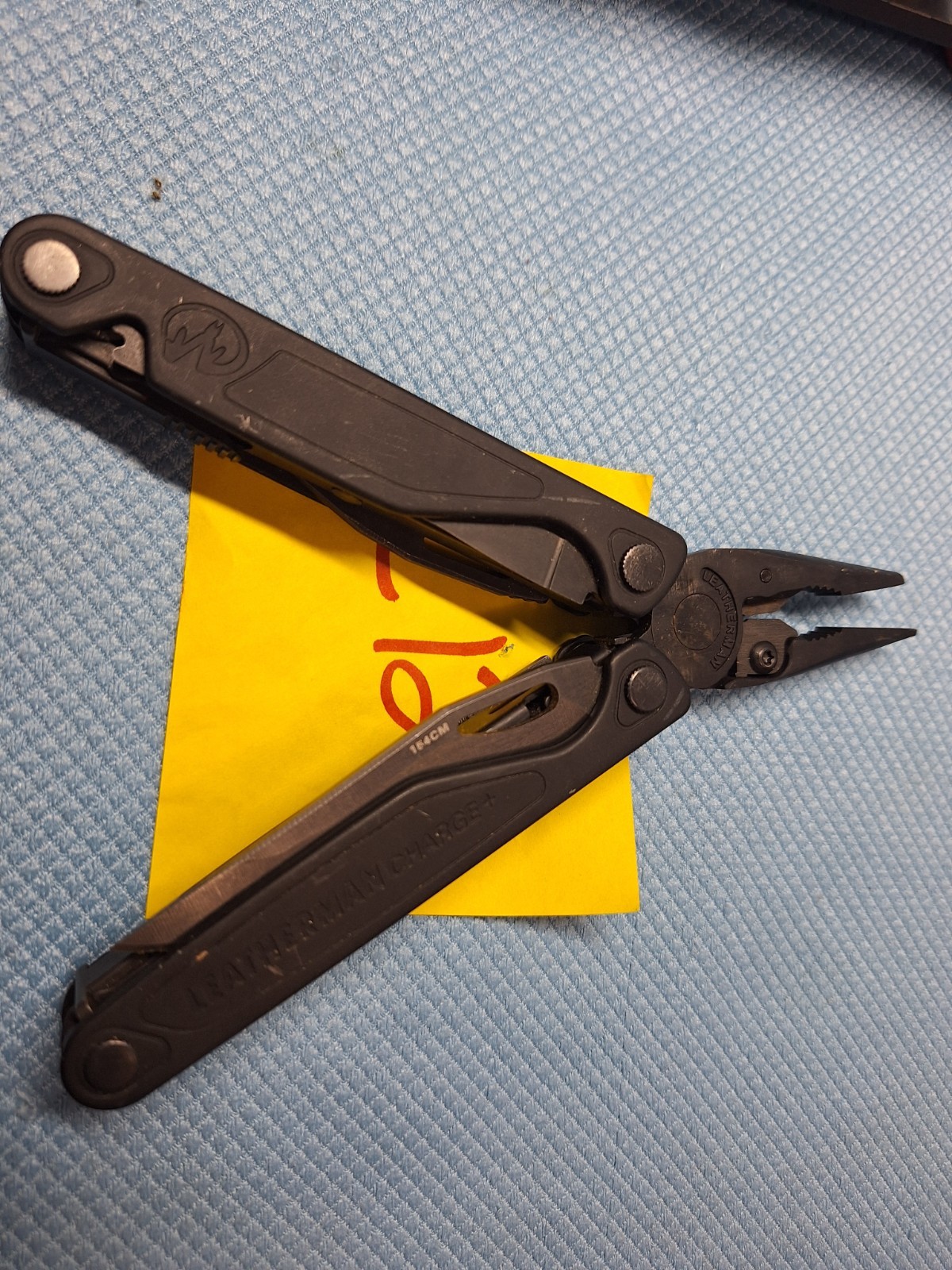 1 Leatherman Black Charge Multi Tool FISHING Camping LOC C12